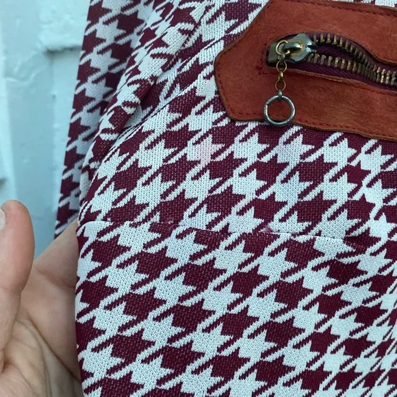 Stylish Houndstooth Blazer Jacket in Maroon and White - Picture 7 of 8
